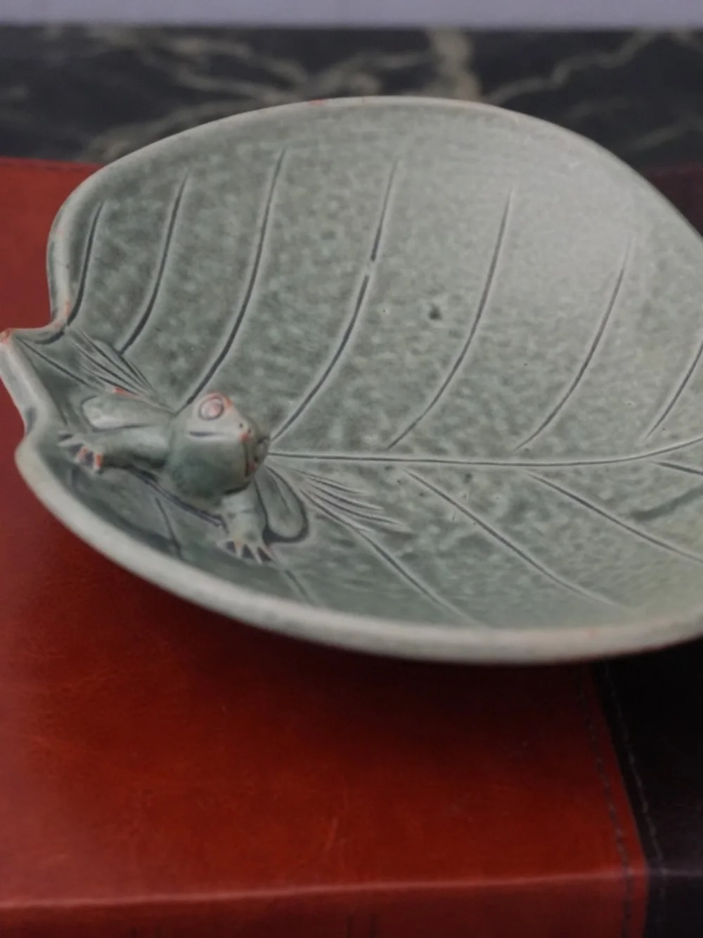 ceramic pottery frog on lily pad leaf dish trinket soap matte green glaze 5.5